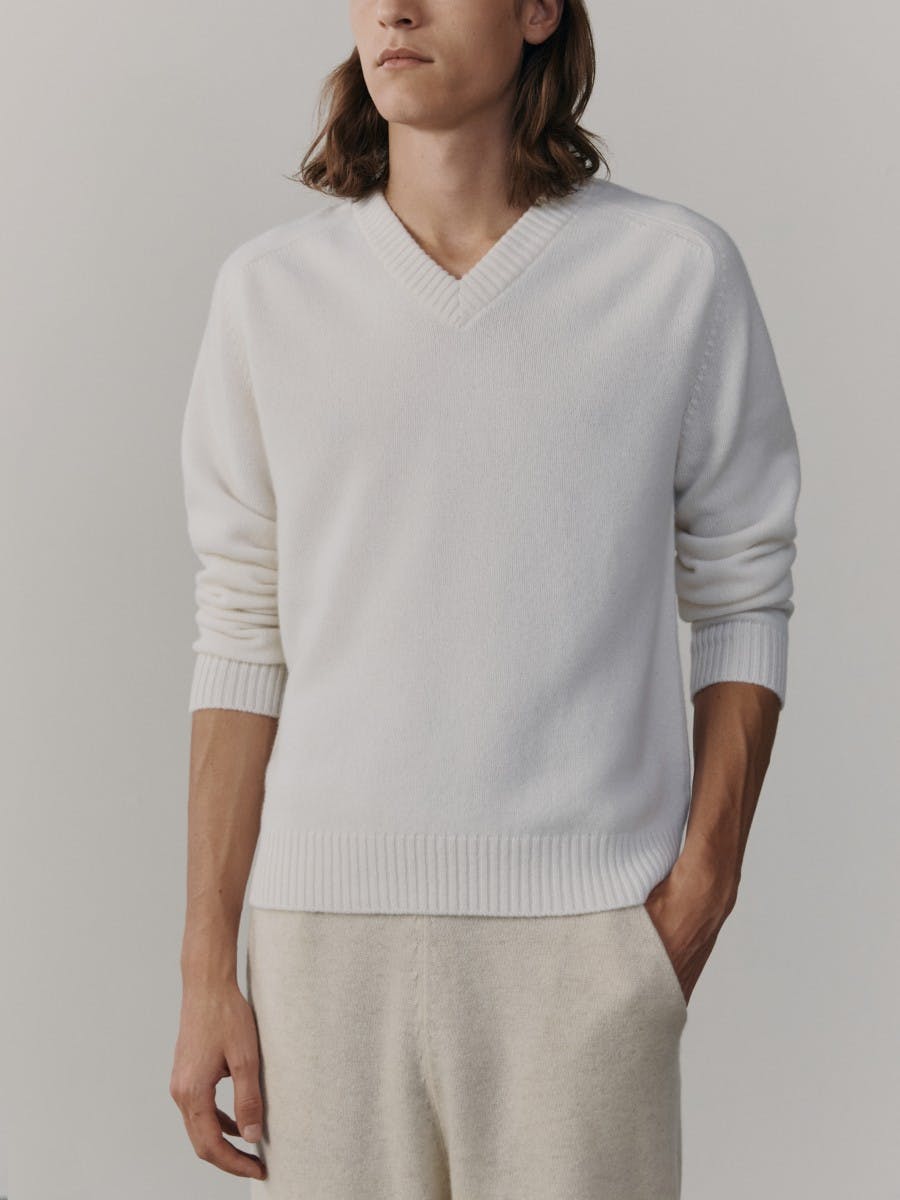 Mens Architect V-Neck Knitted Cashmere Sweater Frost | Begg x Co