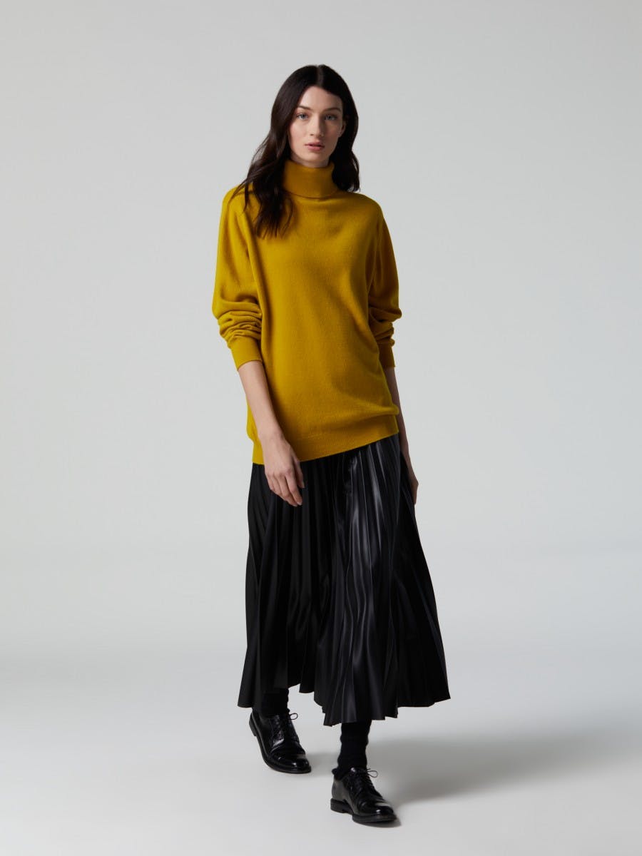 Women's Cashmere Roll Neck Sweater in Yellow