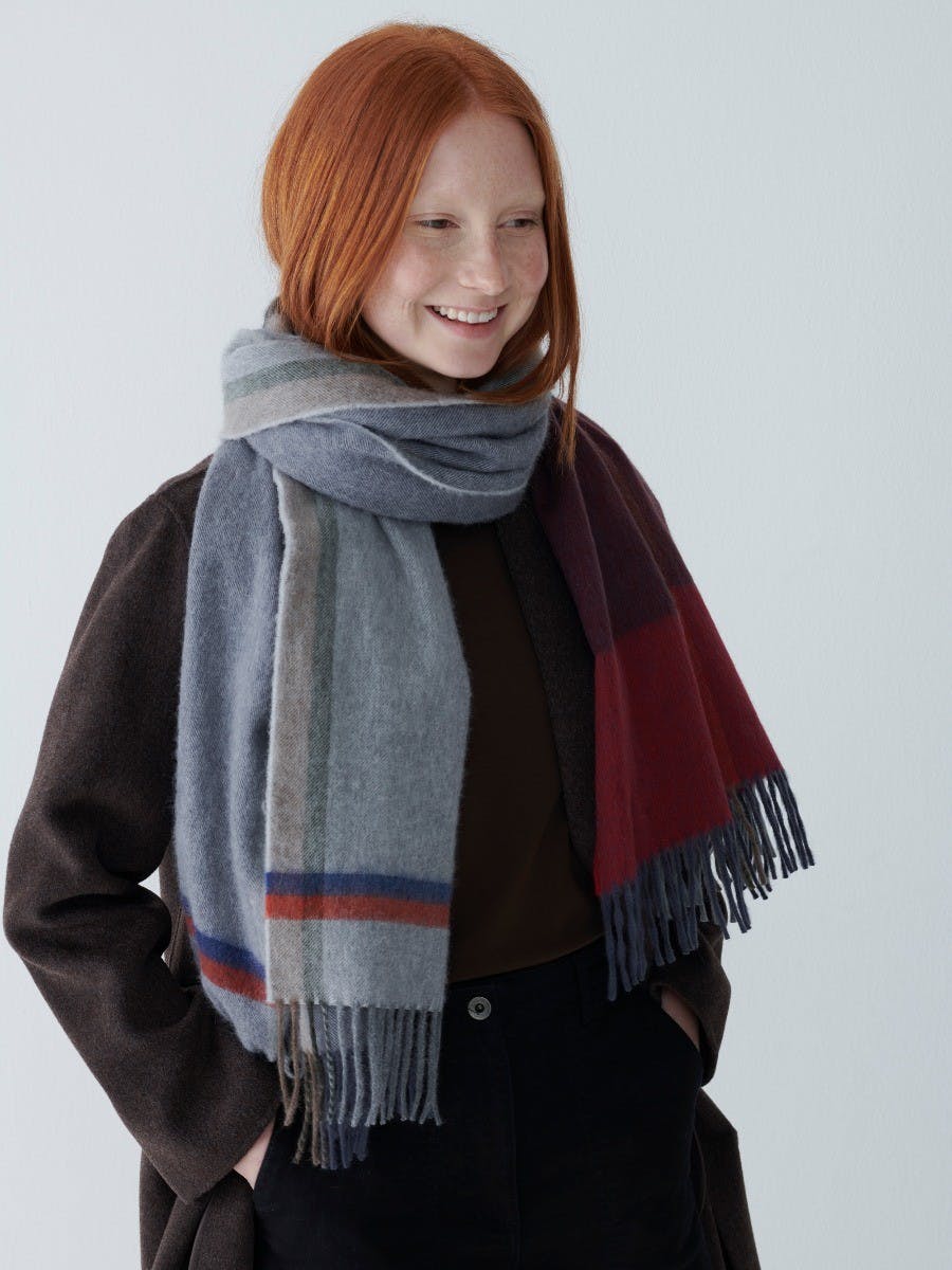 Women's Lambswool Oversize Scarf in Grey Red | Begg x Co