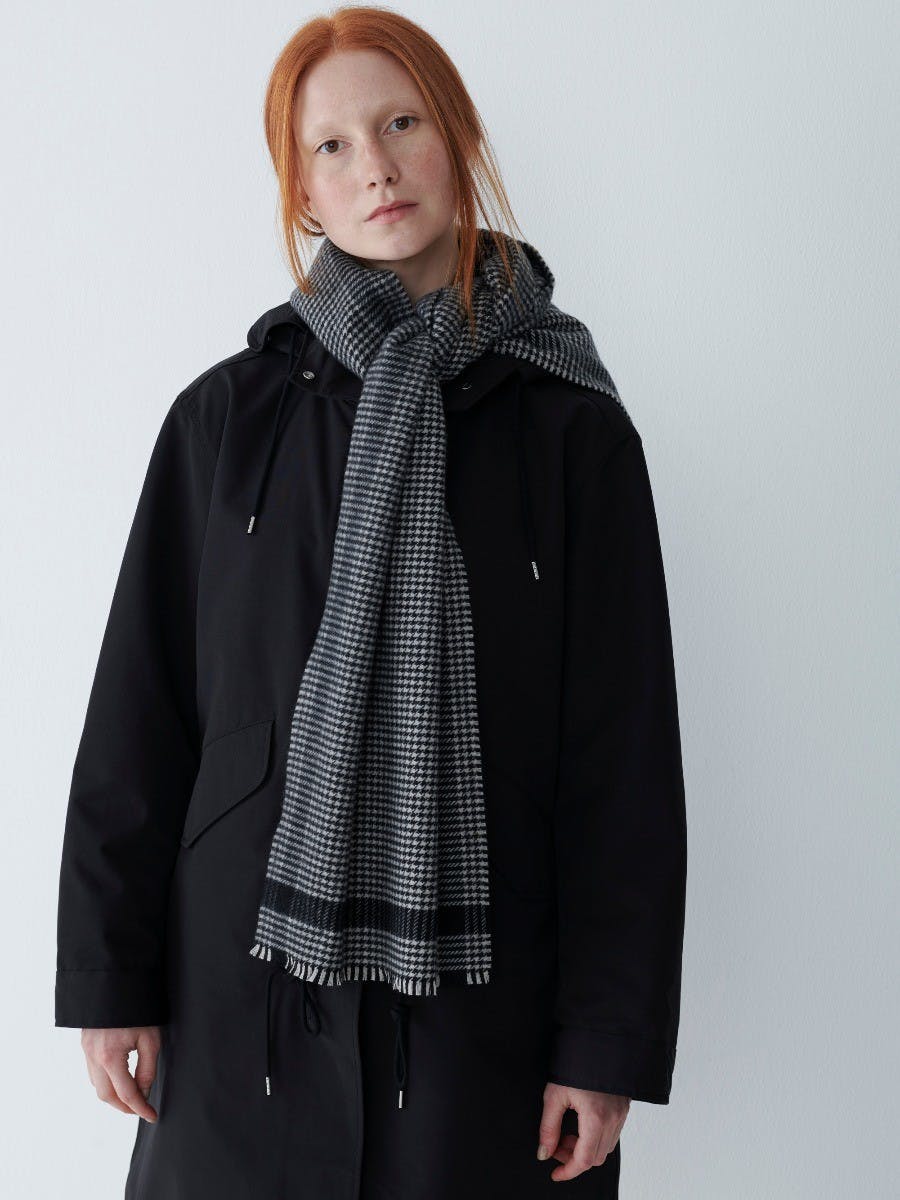 Womens Black Oyster Cashmere Scarf | Begg x Co 