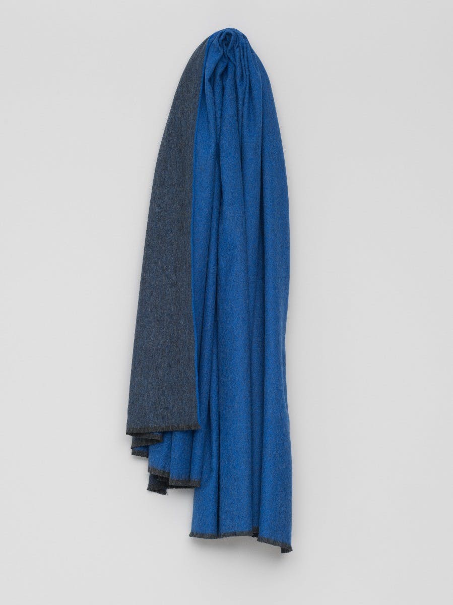 Vale Reversible Lambswool Cashmere Throw Charcoal Royal | Begg x Co